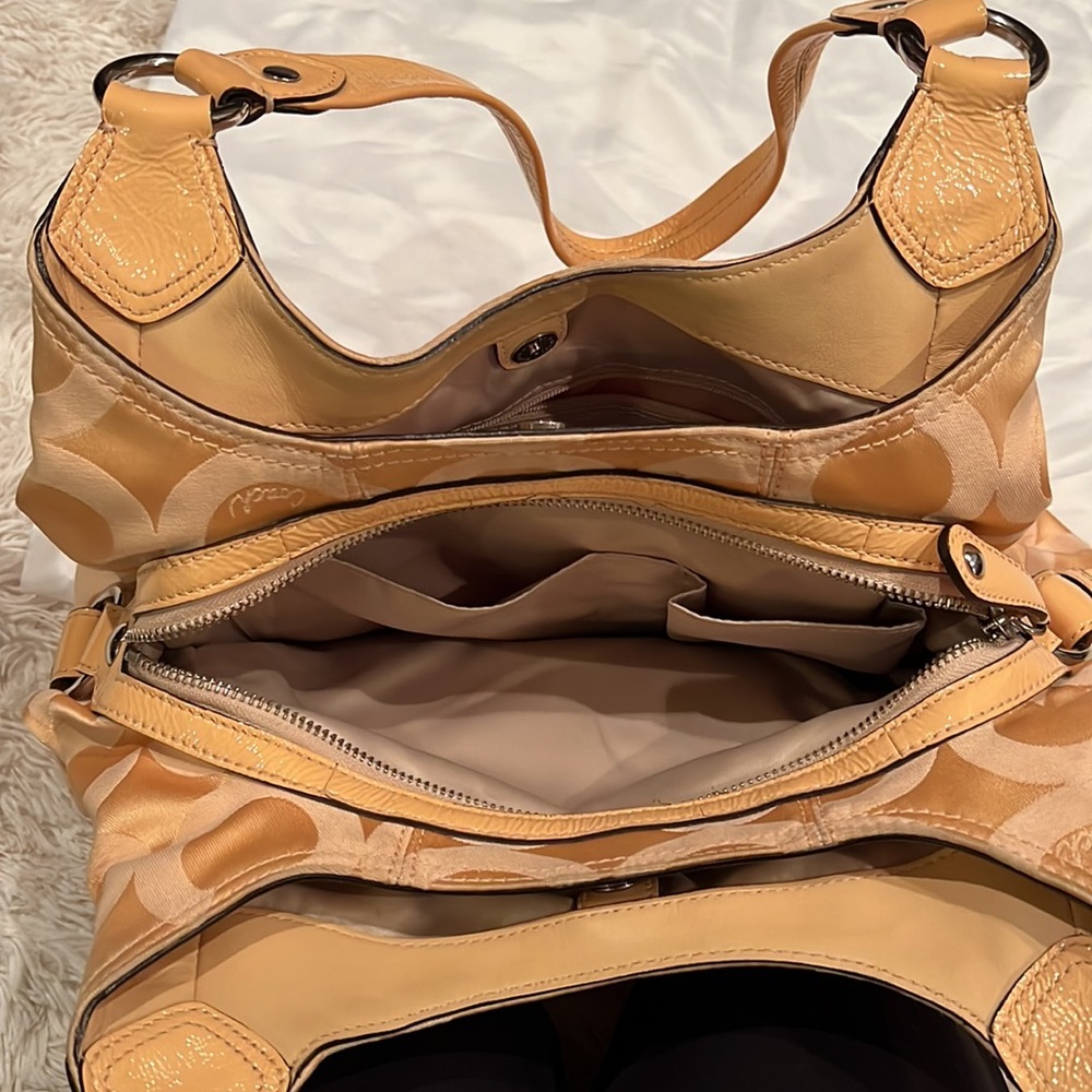 Vintage Signature Coach Handbag - Picture 5 of 9